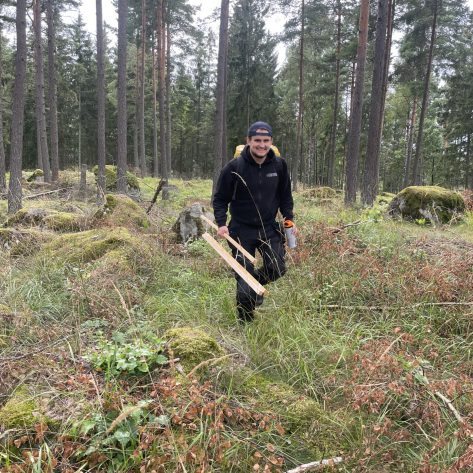 Utsättning av borrhål i Enköpings skog